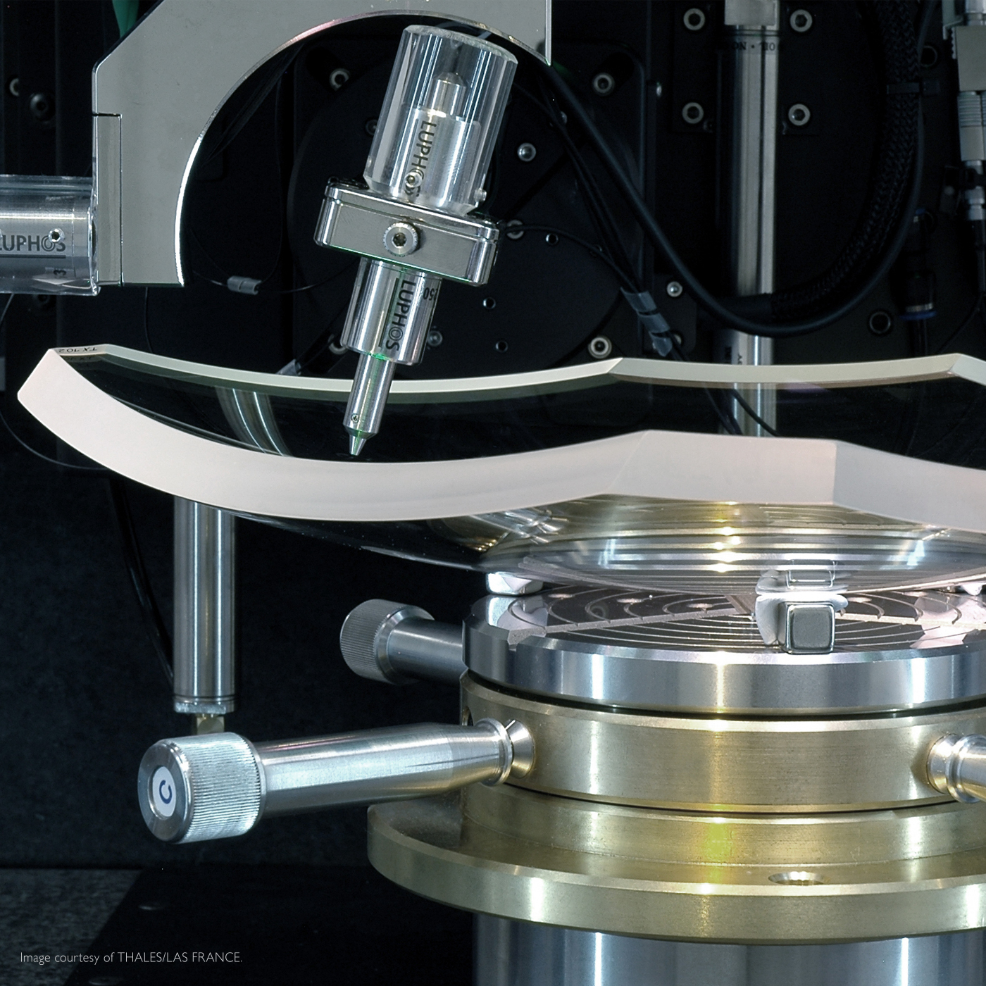 La plataforma LUPHOScan HD es la referencia mundial para la medición de formas ópticas de alta precisión sin contacto. Los modelos 260 y 420 HD están diseñados para lentes medianas y grandes, espejos y moldes.