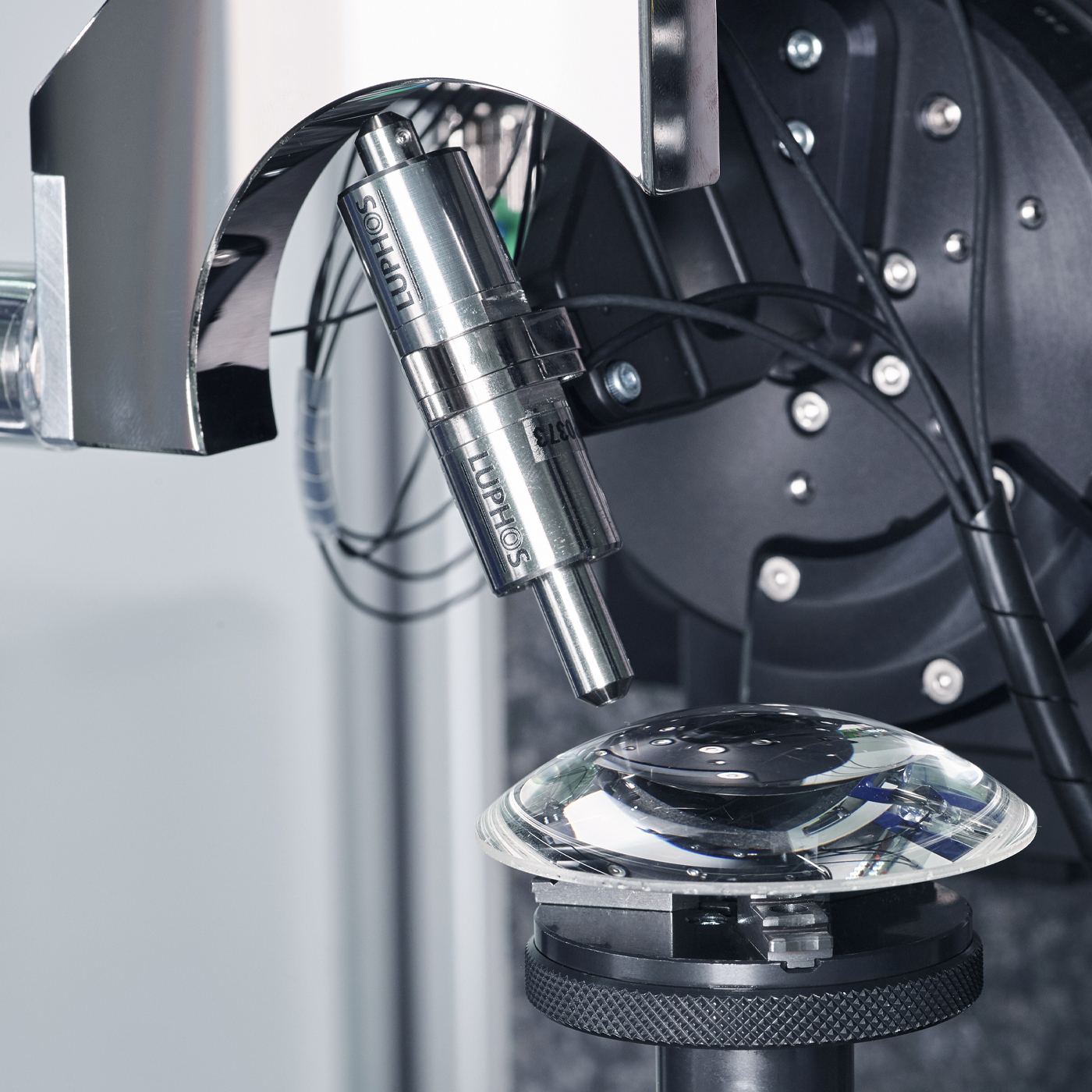 La plataforma LUPHOScan HD es la referencia mundial para la medición de formas ópticas de alta precisión sin contacto. Los modelos 260 y 420 HD están diseñados para lentes medianas y grandes, espejos y moldes.