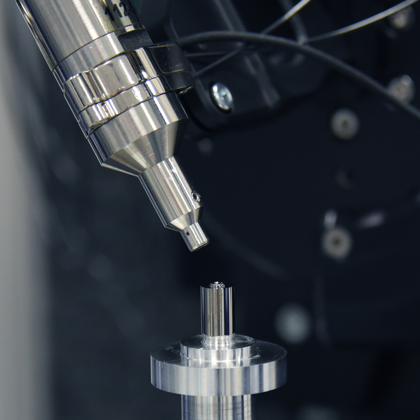 El LUPHOScan 50 SL es un perfilómetro óptico 3D sin contacto de ultra alta velocidad, diseñado específicamente para la medición de lentes pequeñas (como las de smartphones) y moldes de precisión.